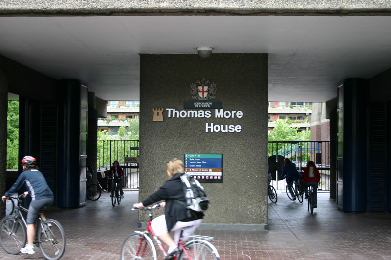 2006-05-28-London-44-bike-tour-Thomas-Moore-House.JPG