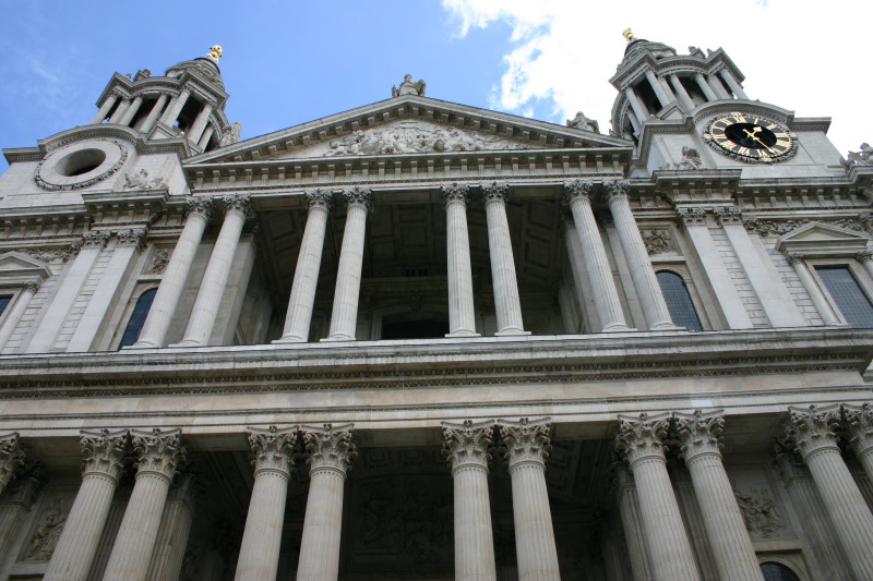 2006-05-28-London-49-bike-tour-St-Pauls-Cathedral.JPG
