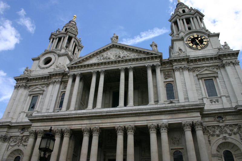 2006-05-28-London-50-bike-tour-St-Pauls-Cathedral.JPG