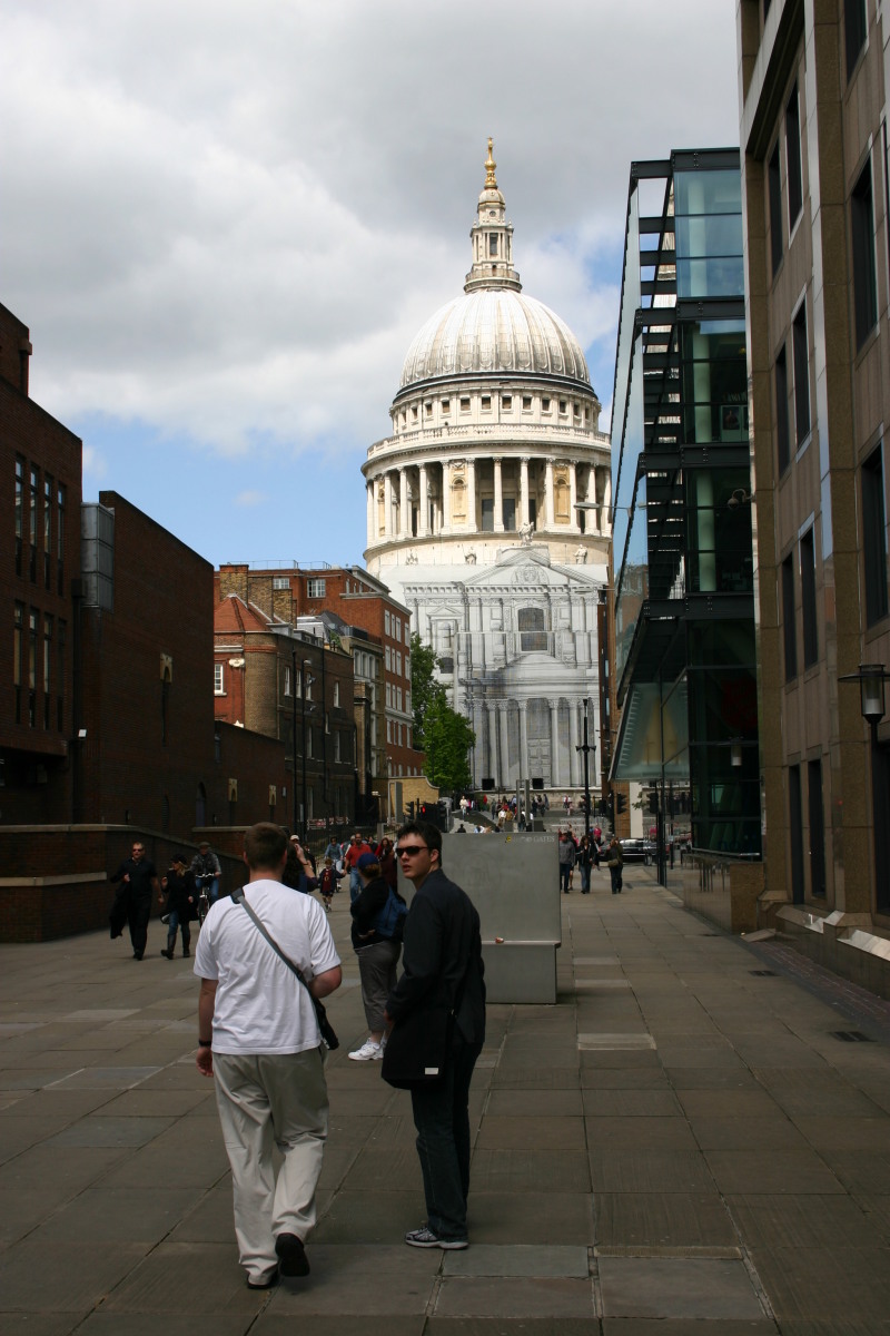2006-05-28-London-52-bike-tour-St-Pauls-Cathedral.JPG