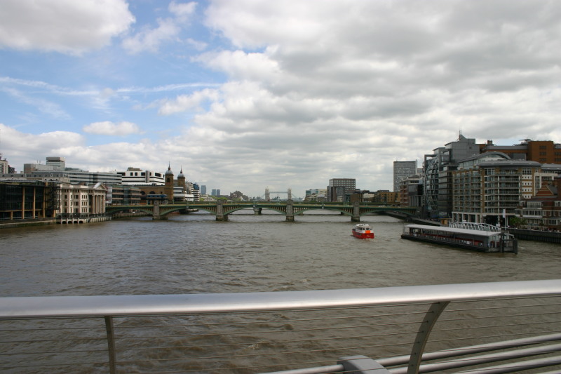 2006-05-28-London-57-bike-tour-London-Bridge.JPG