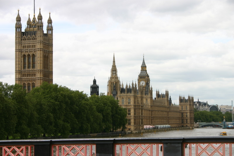 2006-05-28-London-62-bike-tour-Parliment-BigBen.JPG