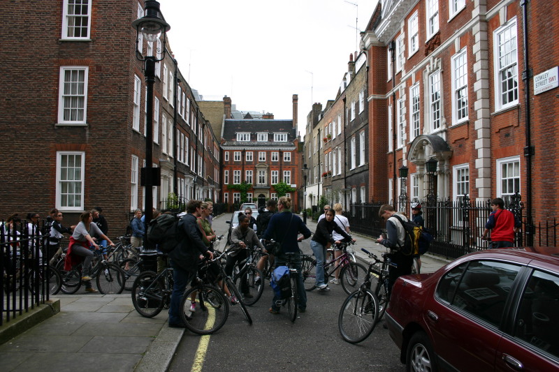 2006-05-28-London-63-bike-tour-Living-Democrats-corner.JPG