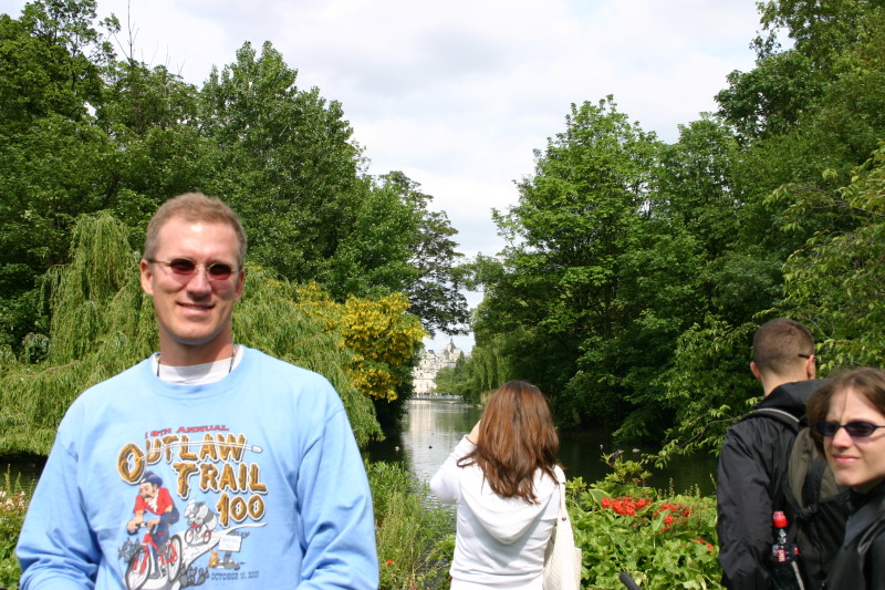 2006-05-28-London-69-bike-tour-St-James-Park-Travis.JPG