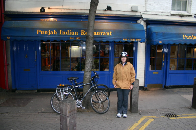 2006/05(May)/London/Day4/800x600_2006-05-28-London-85-Punjab-Indian-resturaunt-Suzi.JPG