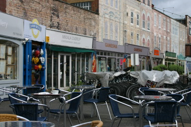 2006-05-28-London-01-Bicycle-tour-shop.JPG