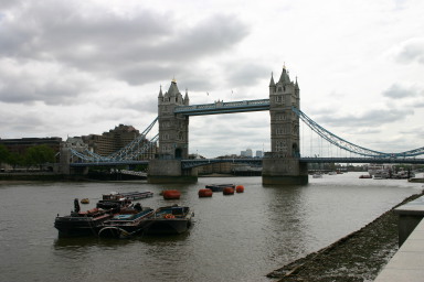 2006-05-28-London-08-bike-tour-London-Bridge.JPG
