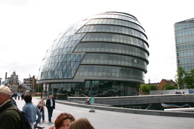 2006-05-28-London-10-bike-tour-govt-building.JPG