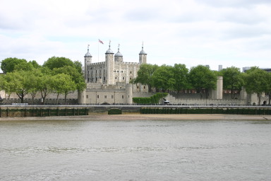 2006-05-28-London-12-bike-tour-London-Tower.JPG