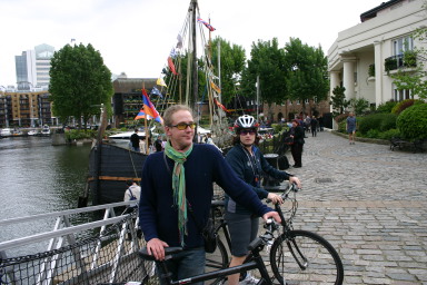 2006-05-28-London-18-bike-tour-Suzi-Matthew.JPG