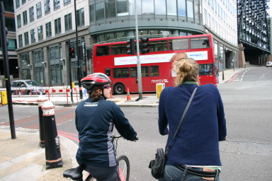 2006-05-28-London-30-bike-tour-Suzi-Matthew.JPG