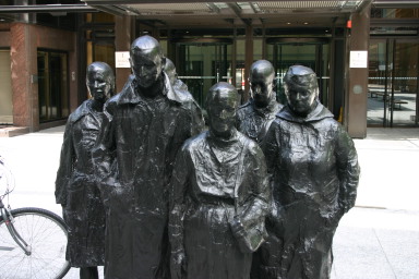 2006-05-28-London-33-bike-tour-Statue.JPG