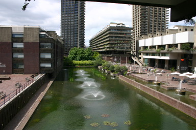 2006-05-28-London-36-bike-tour-Barbican-8th-wonder-of-the-world.JPG