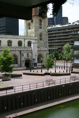 2006-05-28-London-38-bike-tour-old-church.JPG