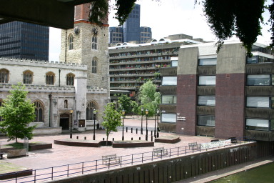 2006-05-28-London-39-bike-tour-old-church.JPG
