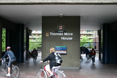 2006-05-28-London-44-bike-tour-Thomas-Moore-House.JPG