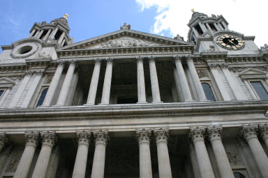 2006-05-28-London-49-bike-tour-St-Pauls-Cathedral.JPG