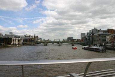 2006-05-28-London-57-bike-tour-London-Bridge.JPG