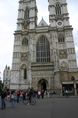 2006-05-28-London-66-bike-tour-Westminster-Abbey-Suzi.JPG