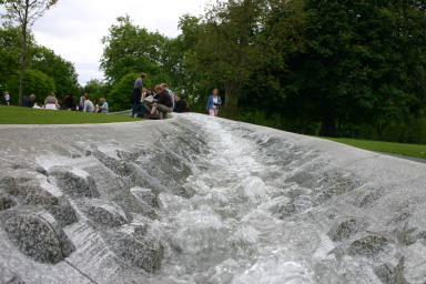 2006-05-28-London-75-bike-tour-Diana-memorial-fountain.JPG