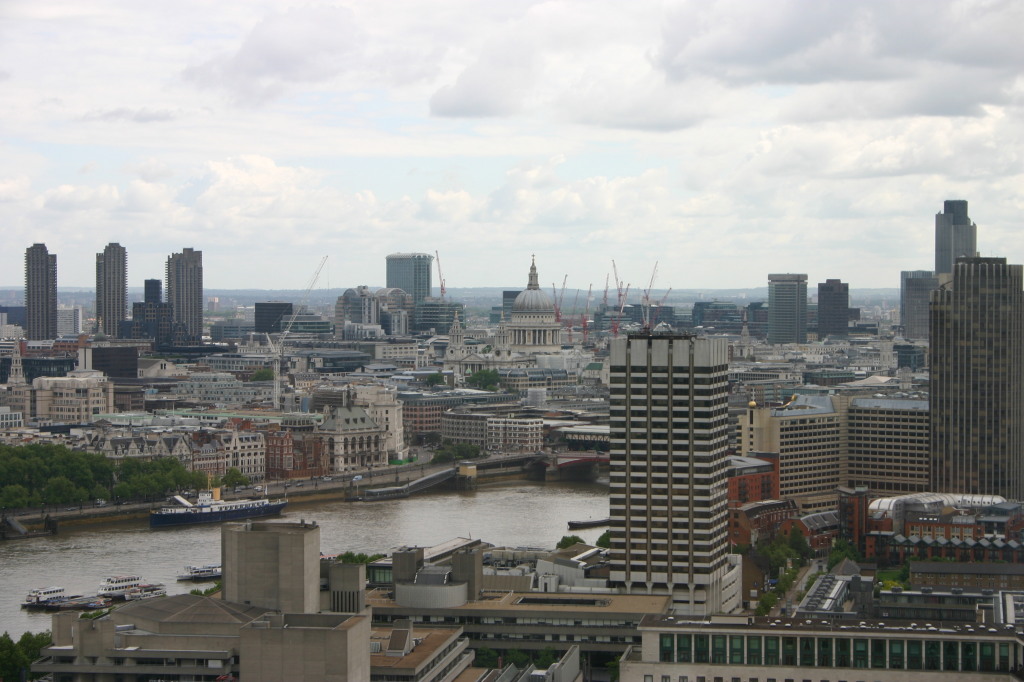 2006/05(May)/London/Day5/1024x768_2006-05-29-London-08-LondonEye-St-Pauls-Cathedral.JPG