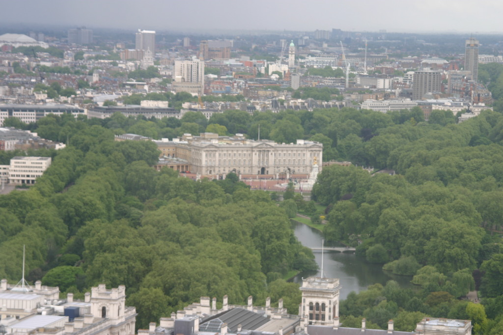 2006/05(May)/London/Day5/1024x768_2006-05-29-London-14-LondonEye-Buckingham-Palace.JPG