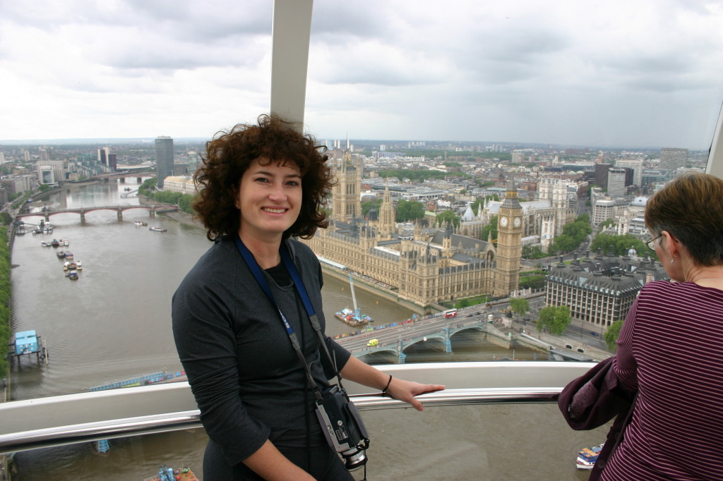 2006/05(May)/London/Day5/1024x768_2006-05-29-London-23-LondonEye-Suzi-Parliment-BigBen.JPG