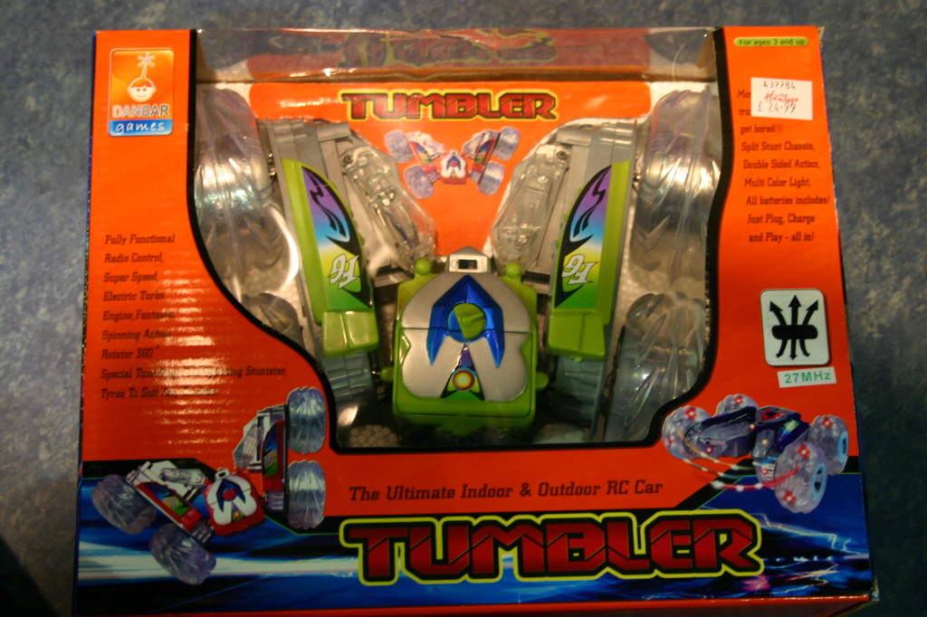 2006/05(May)/London/Day5/1024x768_2006-05-29-London-33-LondonEye-Hamleys-Tumbler-RC-car.JPG