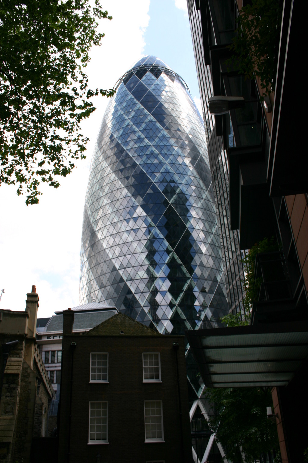 2006/05(May)/London/Day5/1024x768_2006-05-29-London-34-Gurkin.JPG