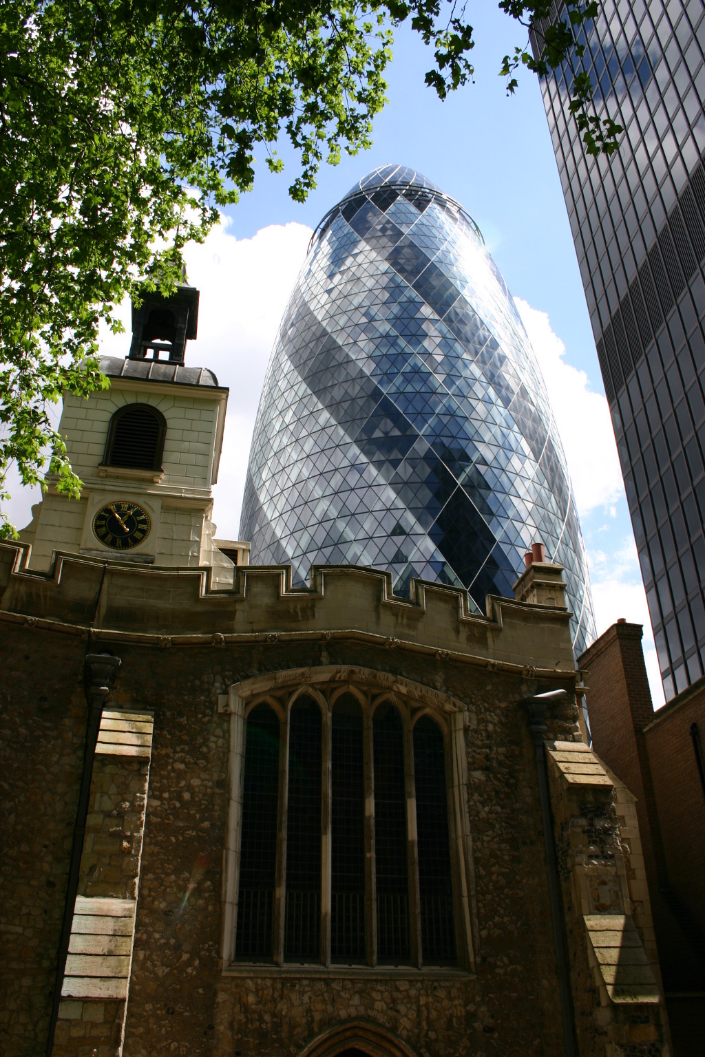 2006/05(May)/London/Day5/1024x768_2006-05-29-London-38-St-Helen-BishopGate-church.JPG