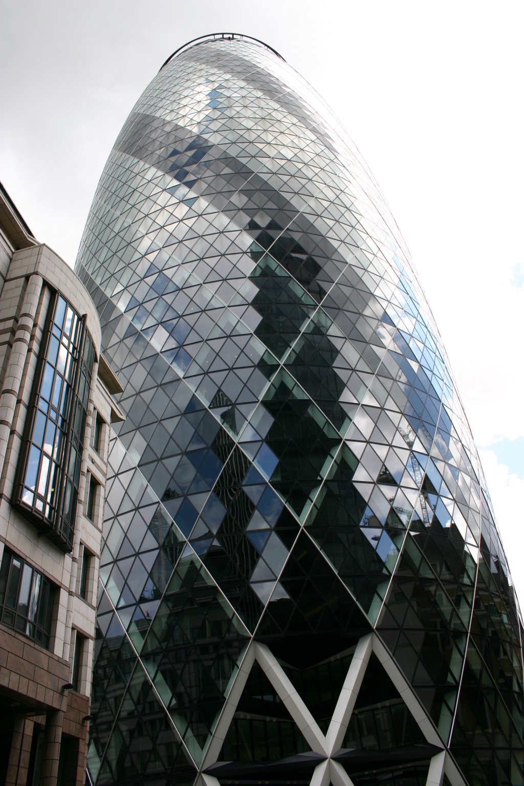 2006/05(May)/London/Day5/1024x768_2006-05-29-London-43-Gurkin.JPG