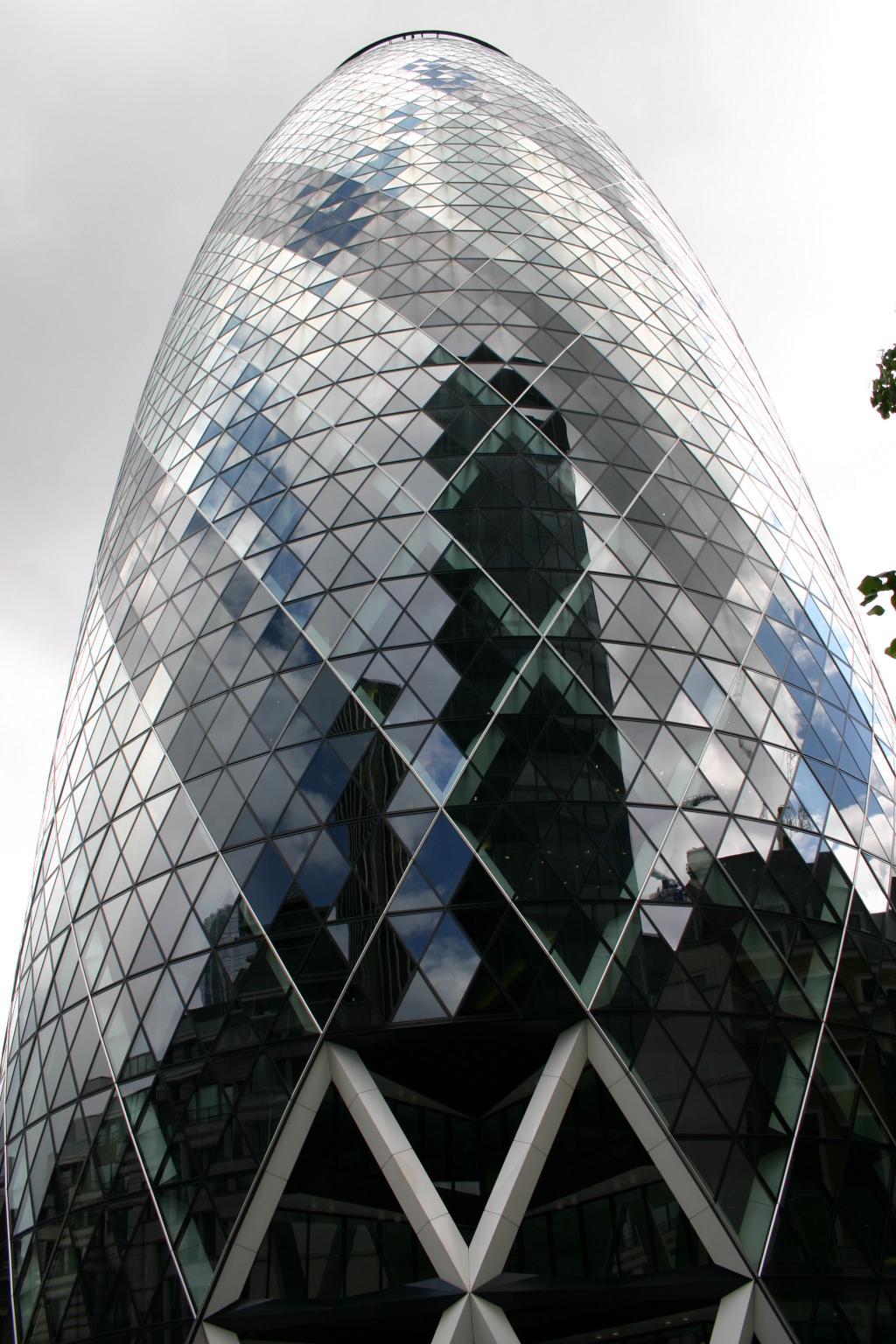 2006/05(May)/London/Day5/1024x768_2006-05-29-London-45-Gurkin.JPG