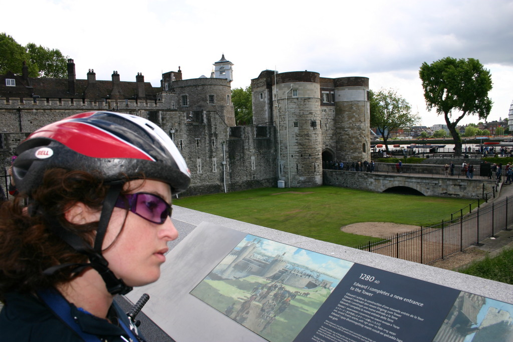 2006/05(May)/London/Day5/1024x768_2006-05-29-London-52-Tower-1280AD-Suzi.JPG