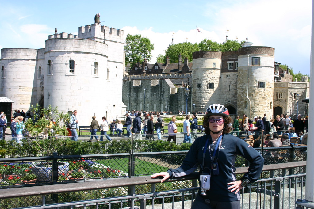 2006/05(May)/London/Day5/1024x768_2006-05-29-London-61-Suzi-Tower.JPG