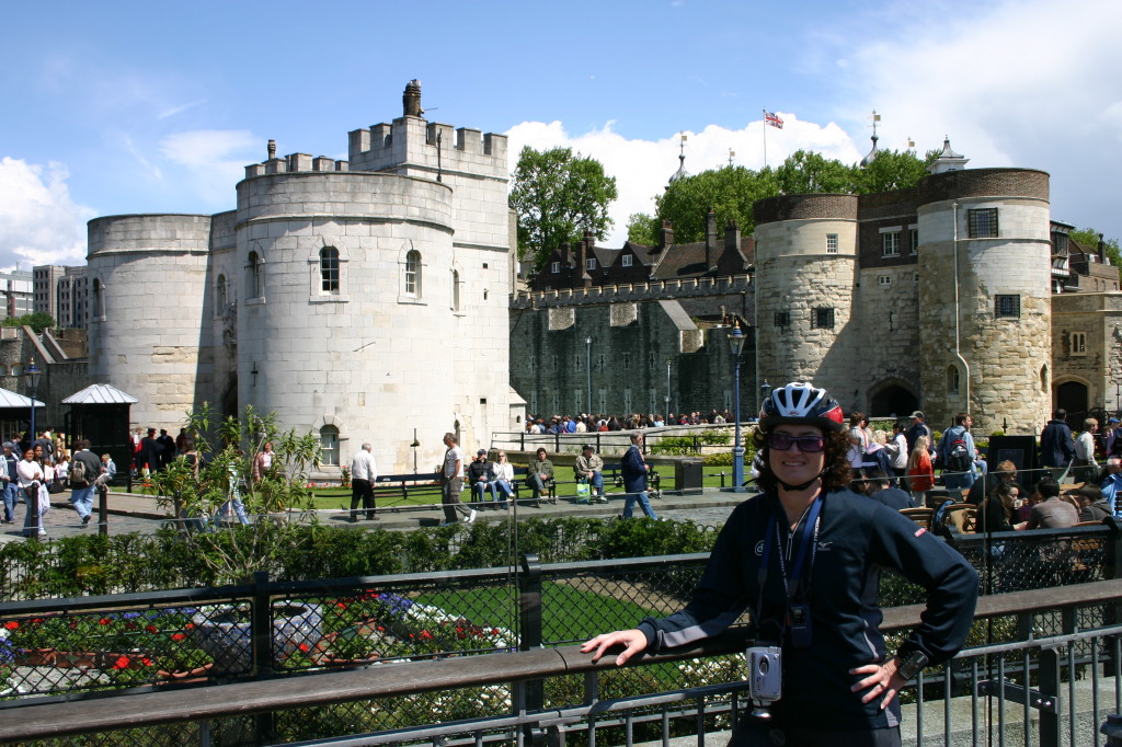 2006/05(May)/London/Day5/1024x768_2006-05-29-London-62-Suzi-Tower.JPG