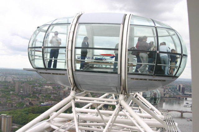 2006/05(May)/London/Day5/640x480_2006-05-29-London-15-LondonEye-pod.JPG