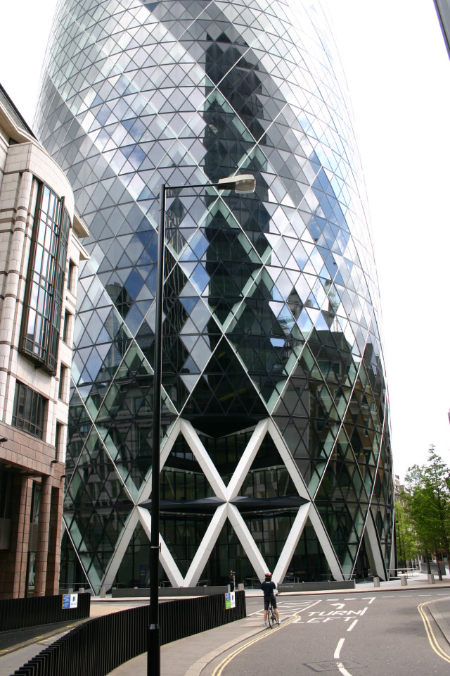 2006/05(May)/London/Day5/640x480_2006-05-29-London-42-Gurkin.JPG
