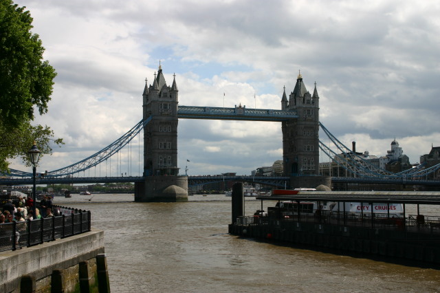 2006/05(May)/London/Day5/640x480_2006-05-29-London-56-Bridge.JPG