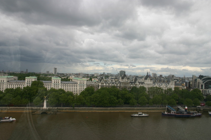 2006/05(May)/London/Day5/800x600_2006-05-29-London-04-LondonEye-Royal-HorseGuards.JPG