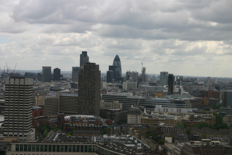 2006/05(May)/London/Day5/800x600_2006-05-29-London-07-LondonEye-Gurkin.JPG