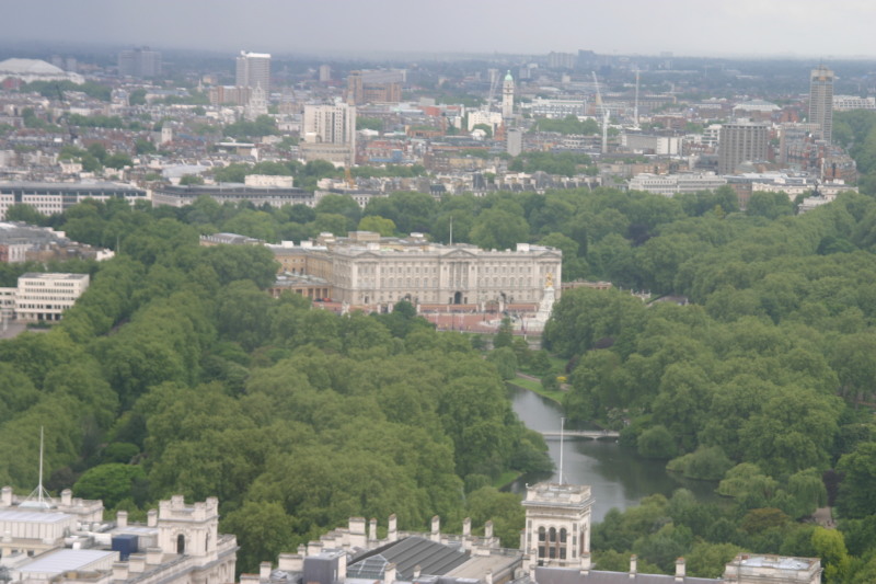 2006-05-29-London-14-LondonEye-Buckingham-Palace.JPG