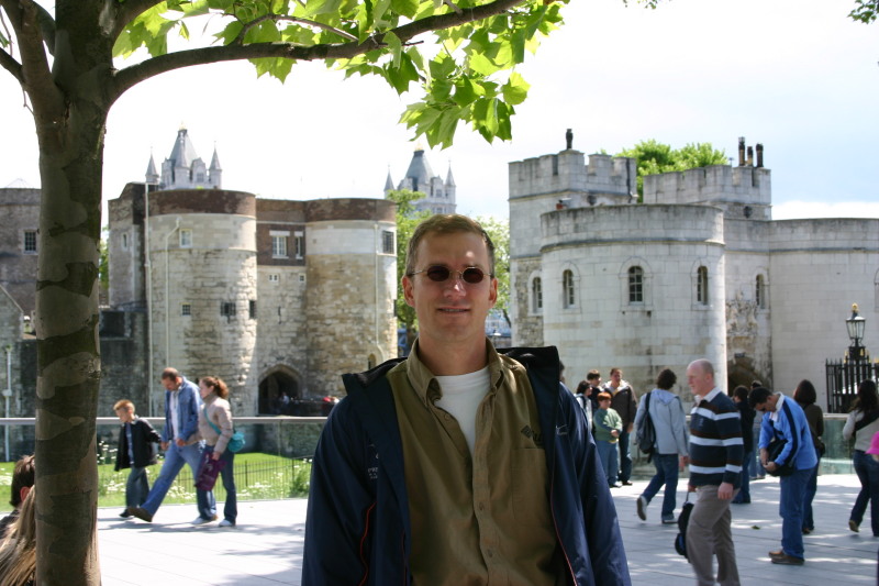 2006/05(May)/London/Day5/800x600_2006-05-29-London-55-Tower-Travis.JPG