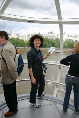 2006-05-29-London-01-LondonEye-Suzi.JPG