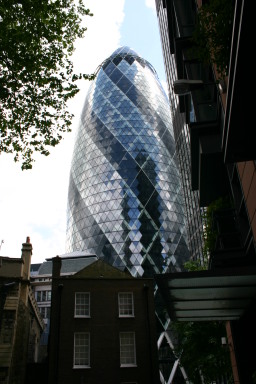 2006-05-29-London-34-Gurkin.JPG