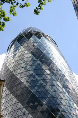 2006-05-29-London-39-Gurkin.JPG