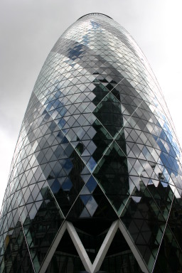 2006-05-29-London-44-Gurkin.JPG