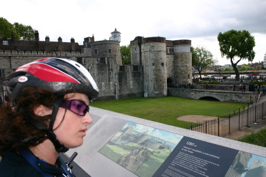2006-05-29-London-52-Tower-1280AD-Suzi.JPG