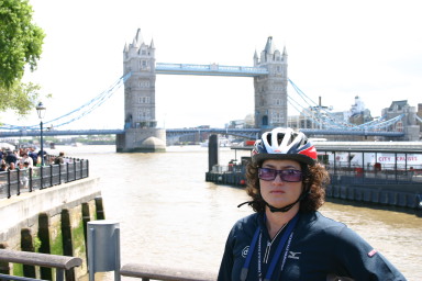 2006-05-29-London-57-Bridge-Suzi.JPG