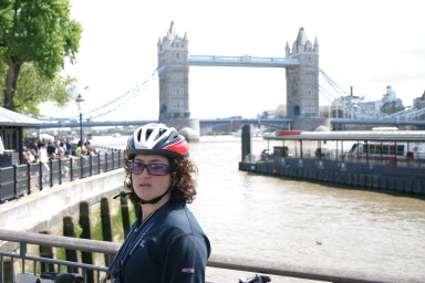 2006-05-29-London-58-Bridge-Suzi.JPG