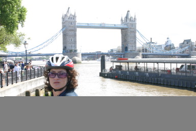 2006-05-29-London-59-Bridge-Suzi.JPG